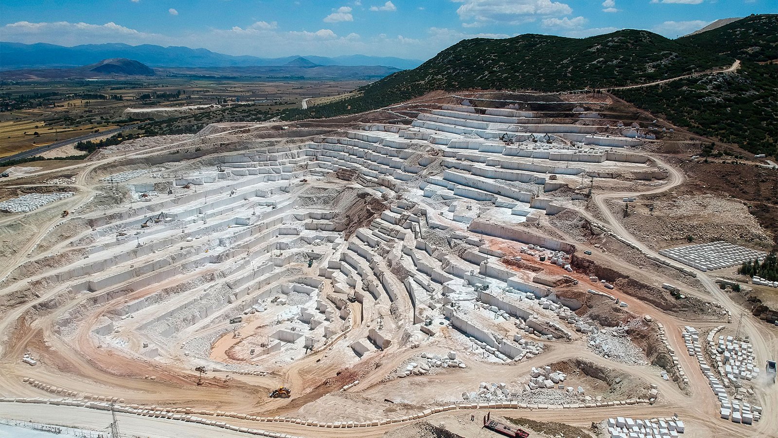 BYR Marble, Yeni Üretim Tesisini Hizmete Açtı